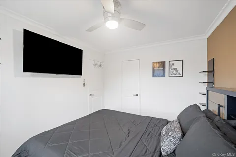 $325,000 | 220-02 Stronghurst Avenue, Unit LOWER) 183 | Bellerose