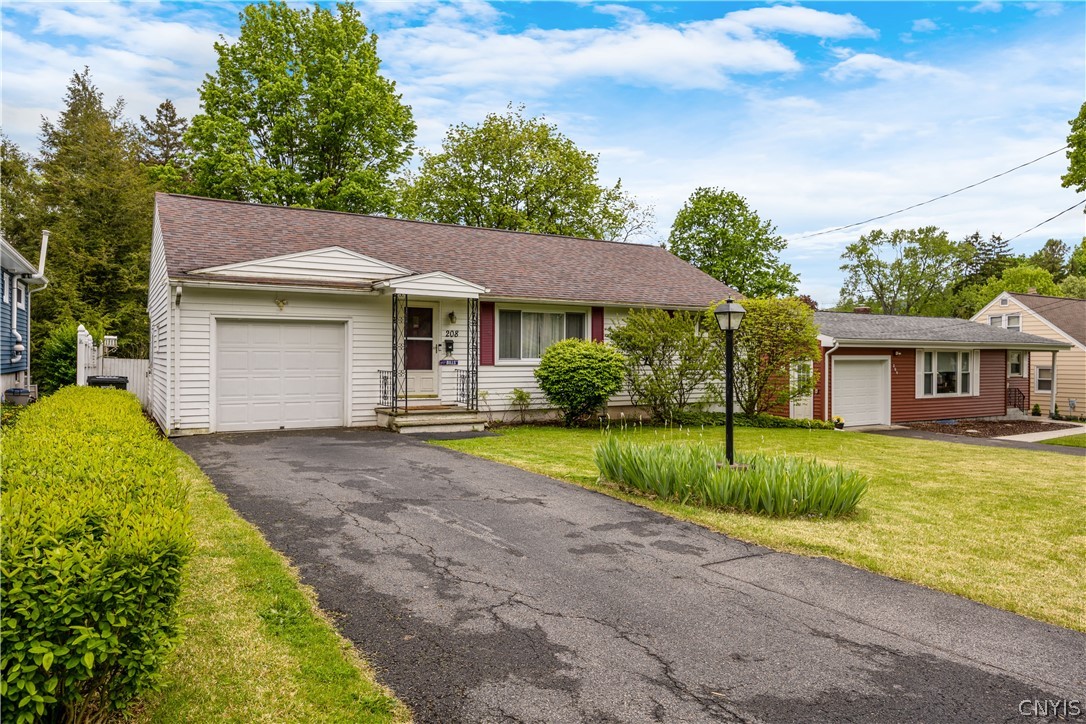 208 Harding Place Syracuse, NY 13205 - Photo 2 of 30