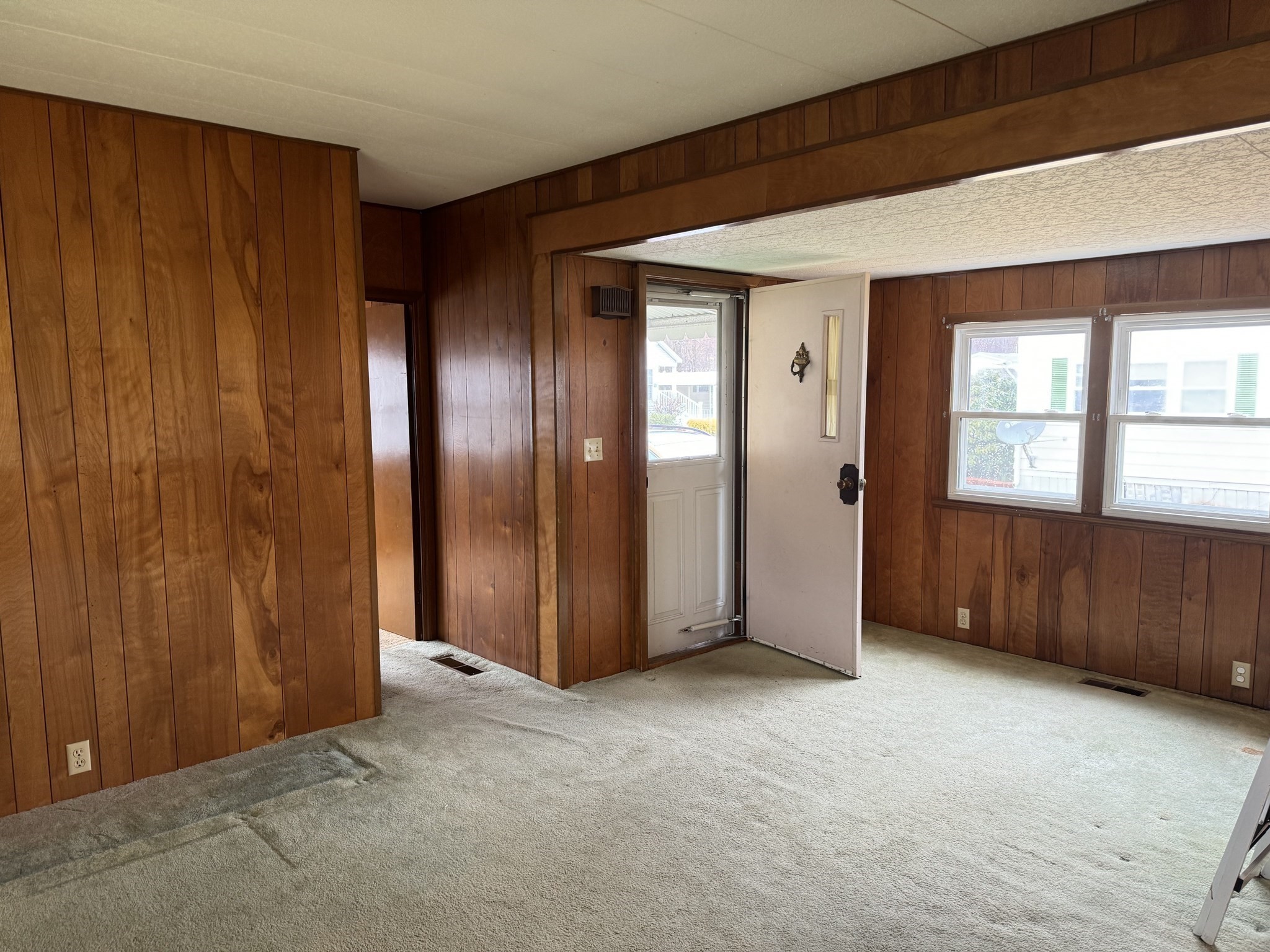 11 Robert Road Plainville, MA 02762 - Photo 8 of 22 Gallery Image 8
