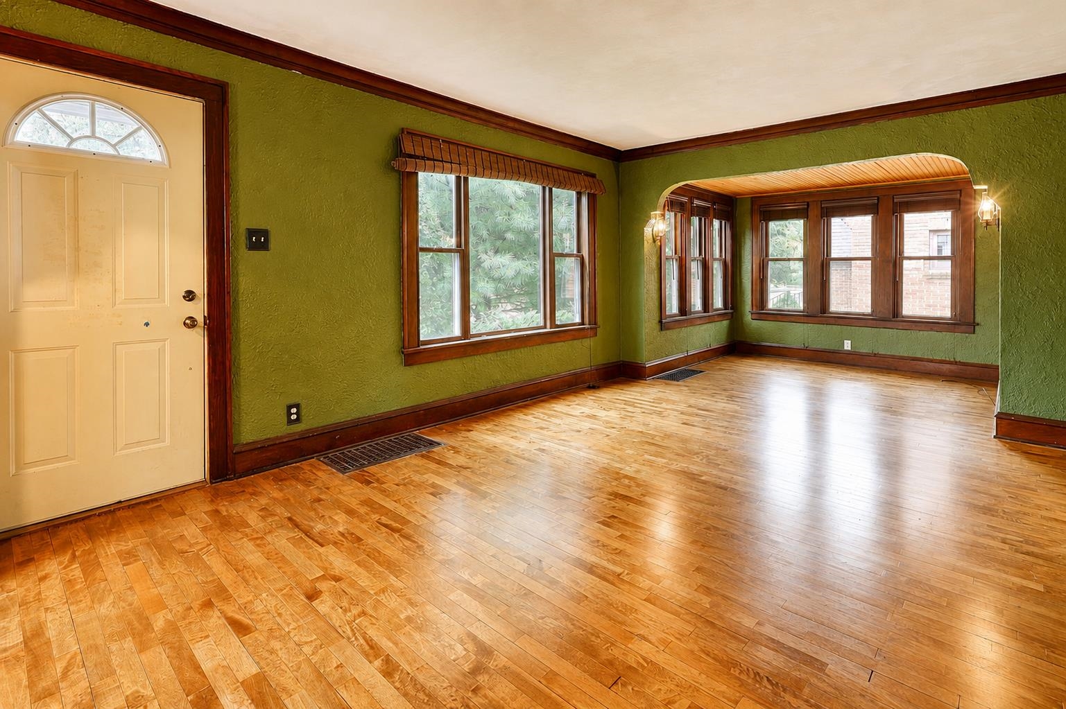 1621 North Division Street Appleton, WI 54911 - Photo 3 of 27 Gallery Image 3