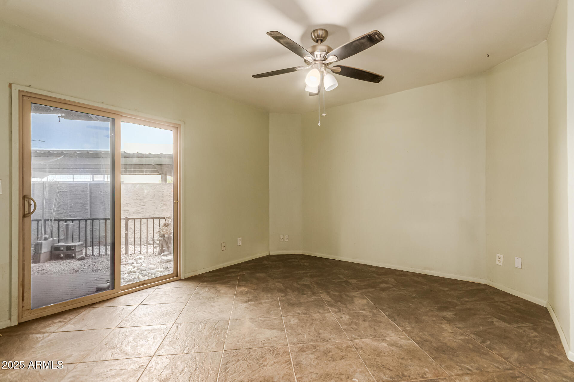 1352 East Highland Avenue, Unit 117 Phoenix, AZ 85014 - Photo 17 of 25 an empty room with a ceiling fan and a window