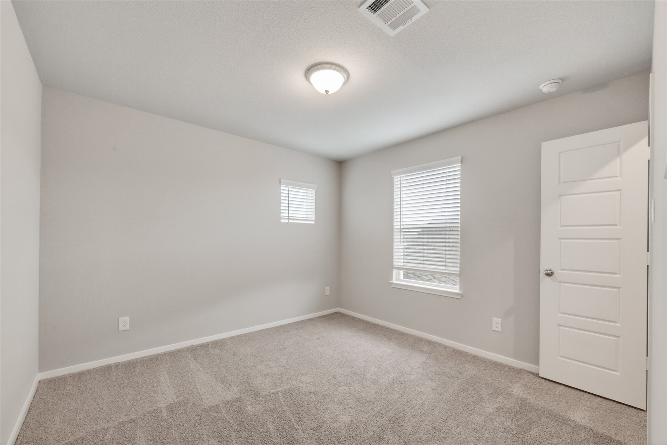2107 Spring Hollow Drive Baytown, TX 77521 - Photo 33 of 42 an empty room with windows and closet