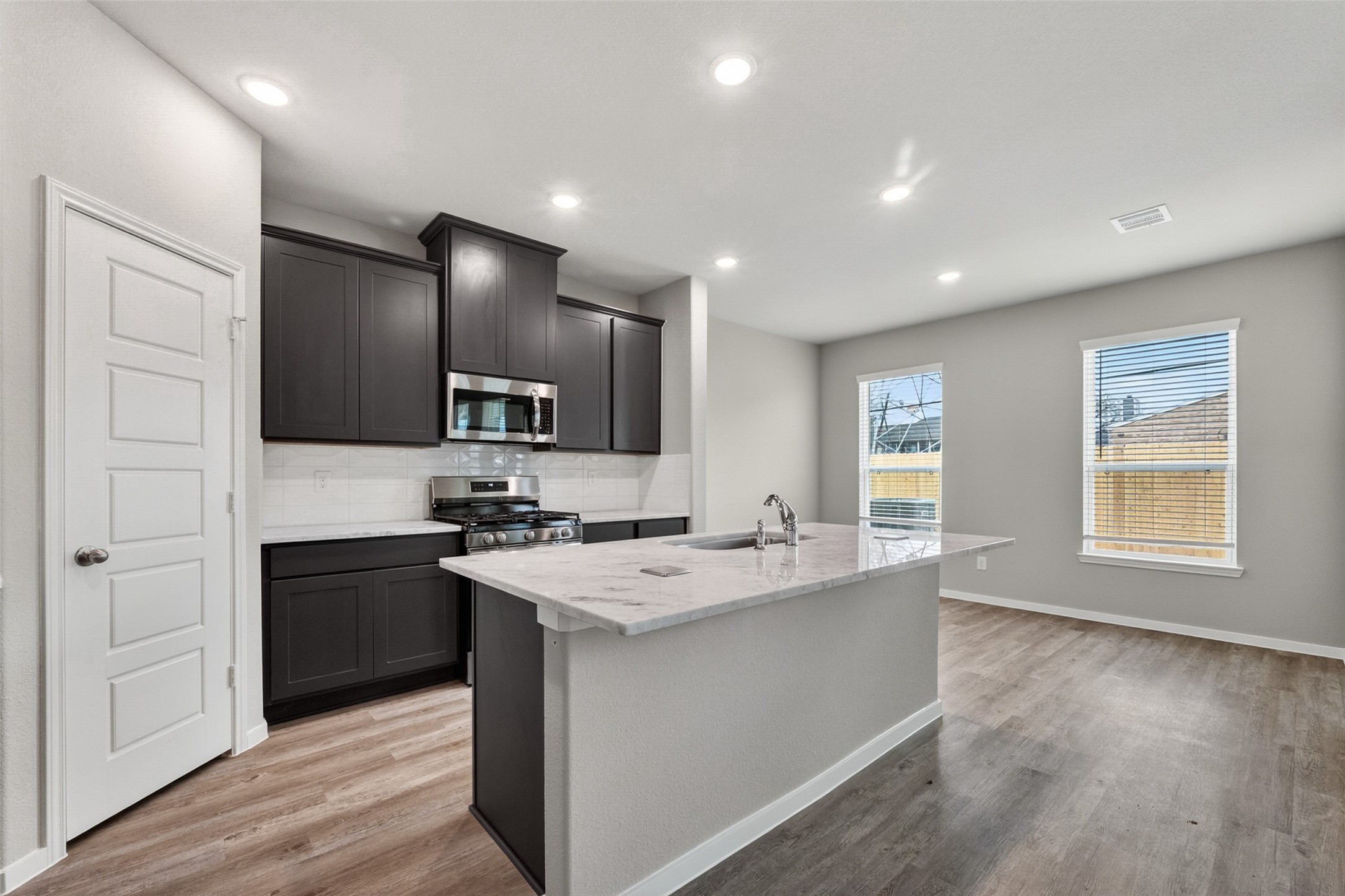 2107 Spring Hollow Drive Baytown, TX 77521 - Photo 9 of 42