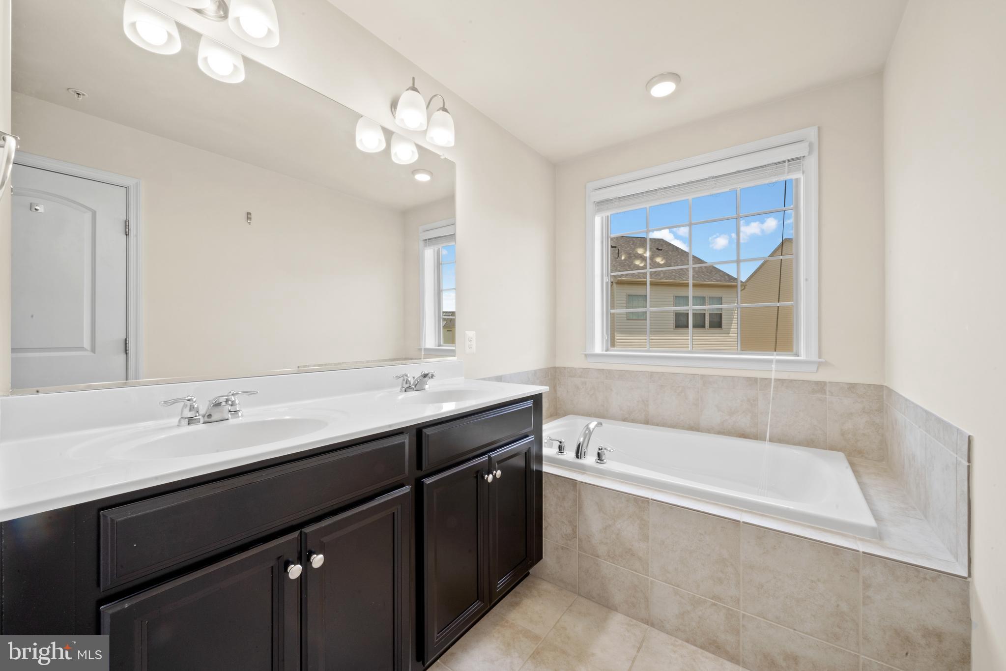 4733 Cambria Road Frederick, MD 21703 - Photo 19 of 32 Primary bathroom with soaking tub
