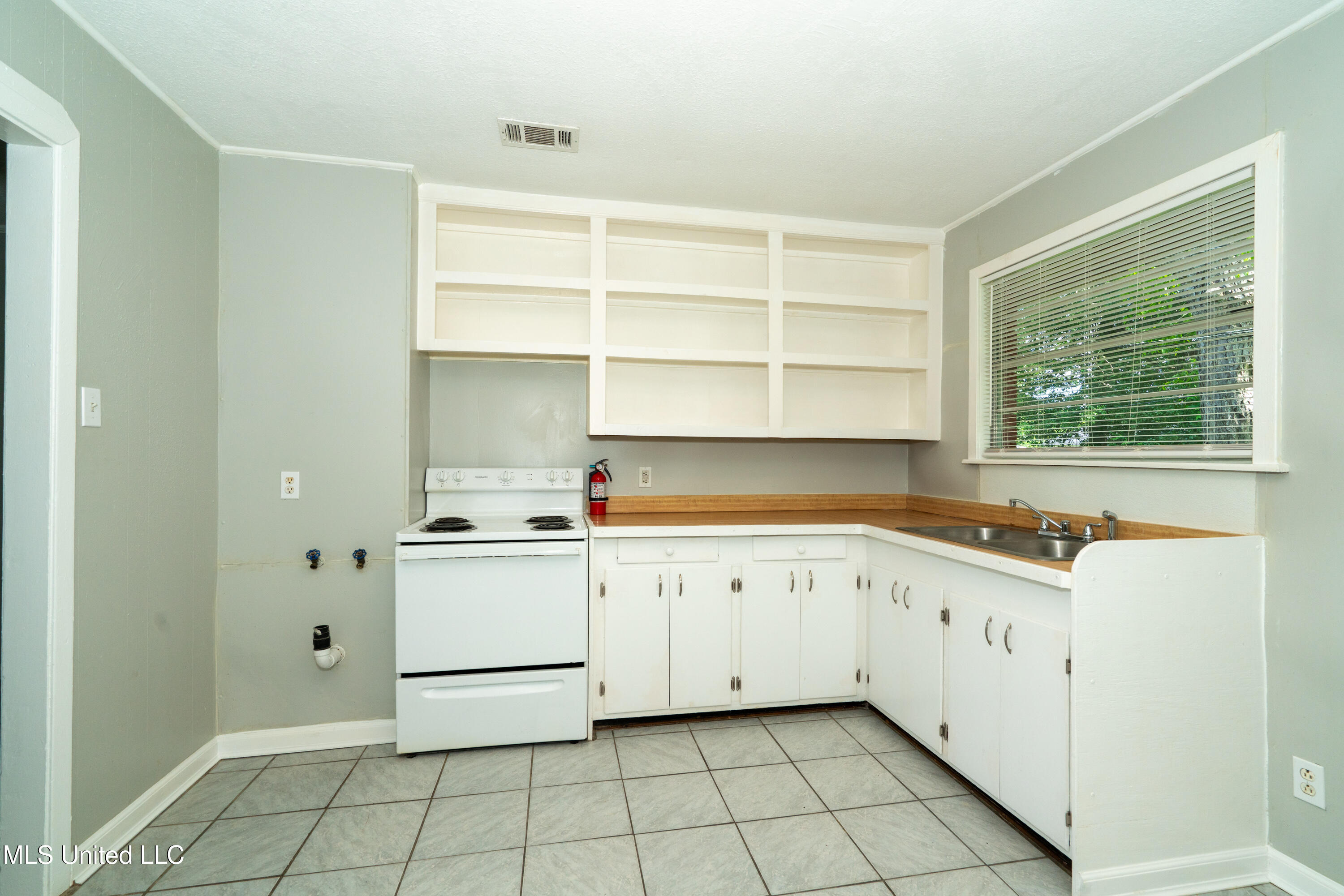 264 Alexander Road Long Beach, MS 39560 - Photo 4 of 9 2 Aladdin Dr-00165