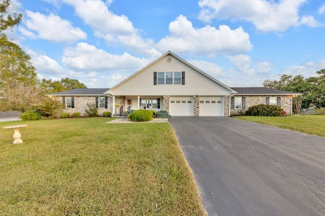$585,000 | 540 Hurley Drive, Sneedville, TN 37869