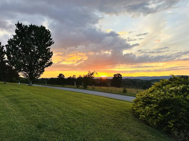 $585,000 | 540 Hurley Drive, Sneedville, TN 37869