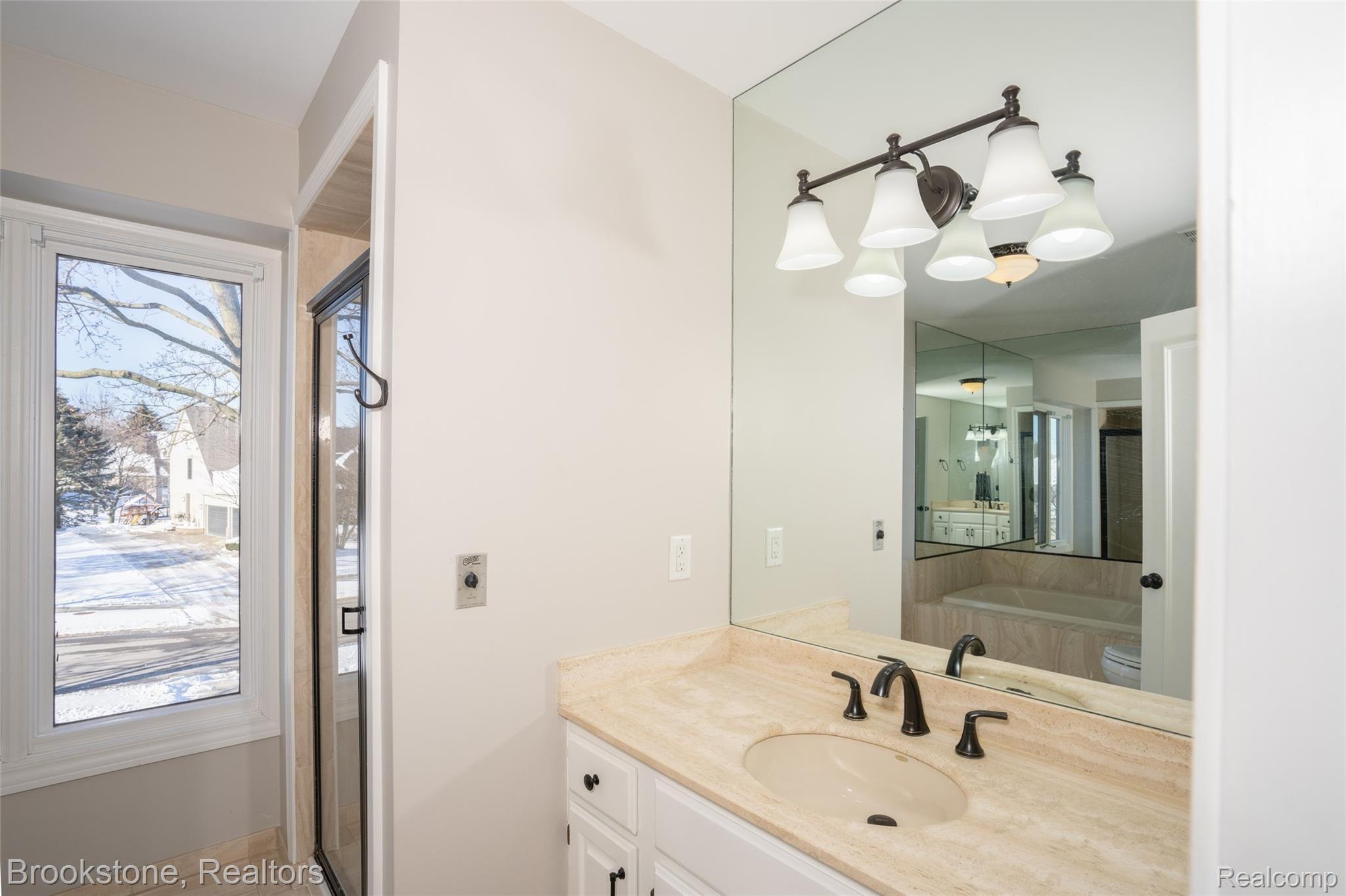 1039 Stony Pointe Boulevard Rochester, MI 48307 - Photo 38 of 61 1039 Stony Pointe Blvd Rochester-34.jpg
