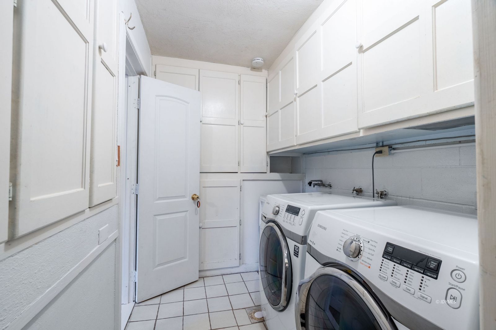 52805 Idyllmont Road Idyllwild, CA 92549 - Photo 42 of 52 a utility room with dryer and washer
