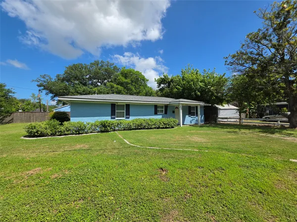$1,200 | 305 Miles Road, Unit A, Bacliff, TX 77518