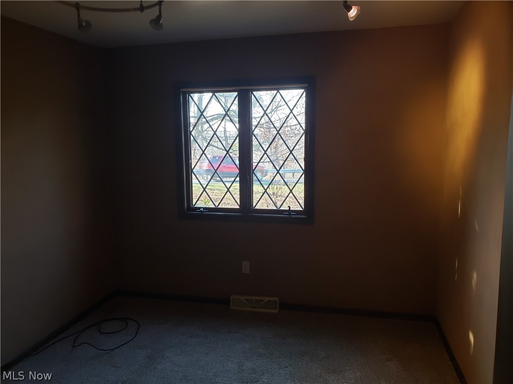 1428 Gulf Road Elyria, OH 44035 - Photo 12 of 28 Gallery Image 12