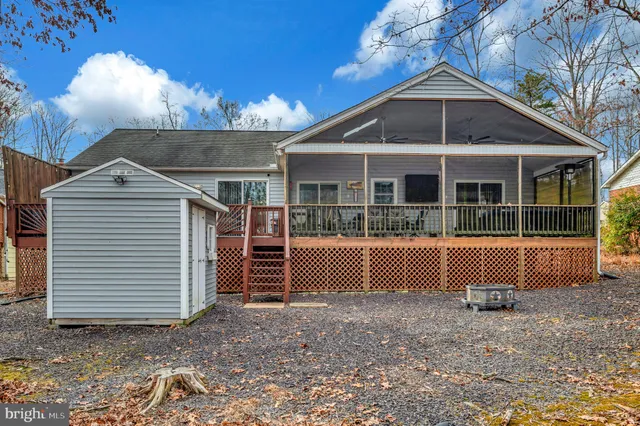 a view of a livingroom with a fireplace