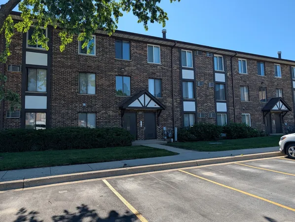 $2,100 | 1003 Centurion Lane, Unit 7, Vernon Hills, IL 60061