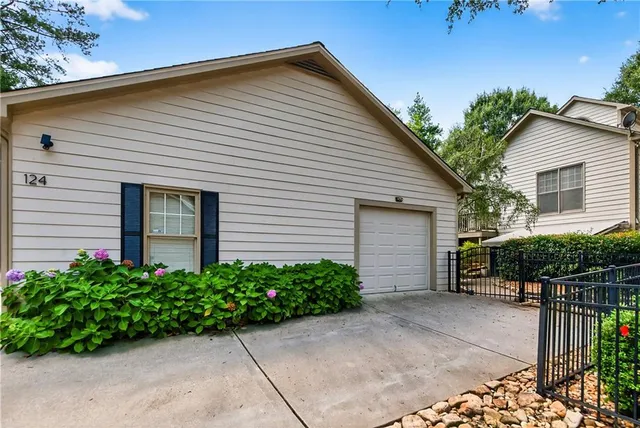 $874,900 | 124 Middleton Drive, Peachtree City, GA 30269