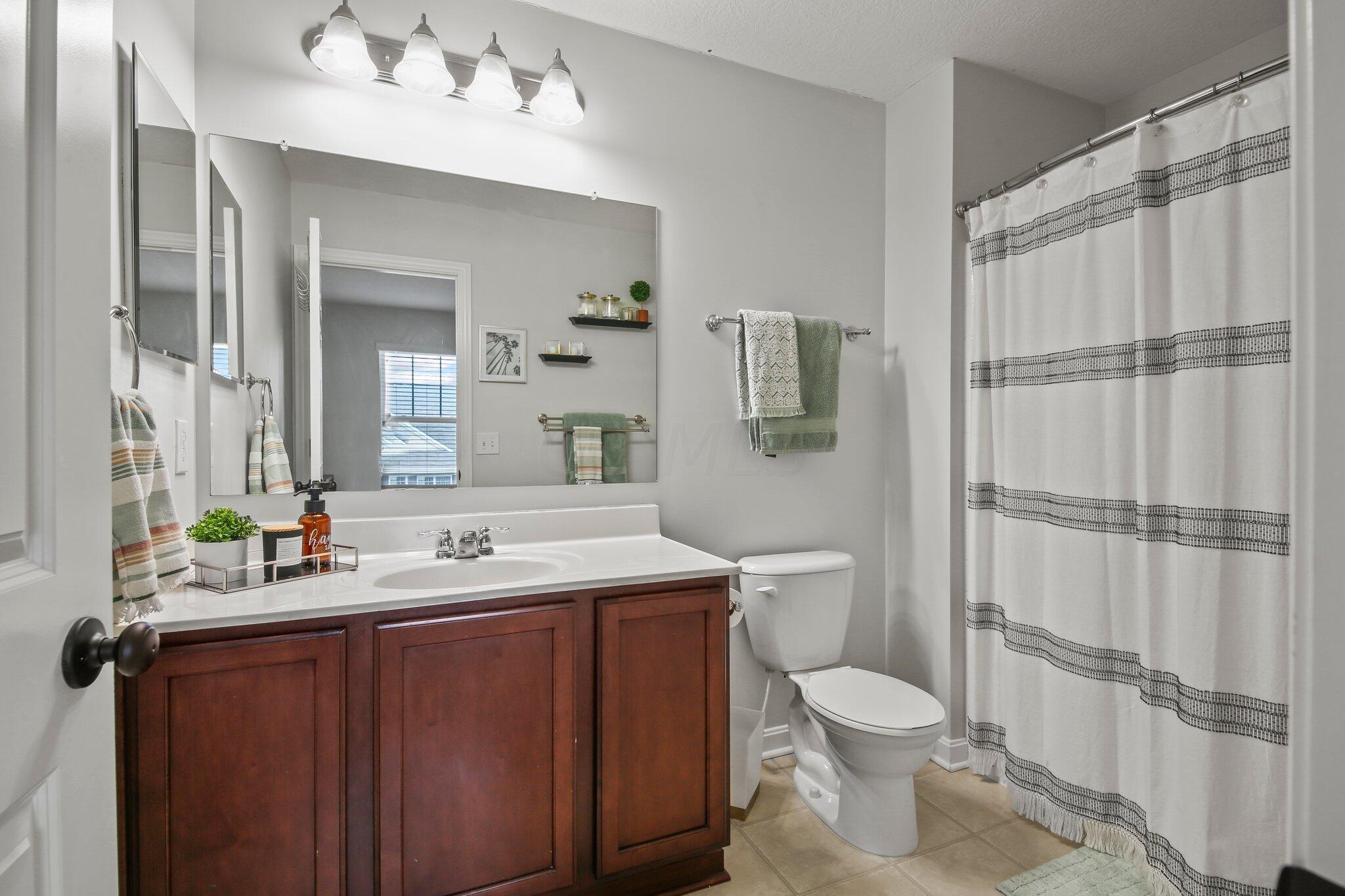 5733 Aderholt Road Dublin, OH 43016 - Photo 76 of 78 upstairs guest bath