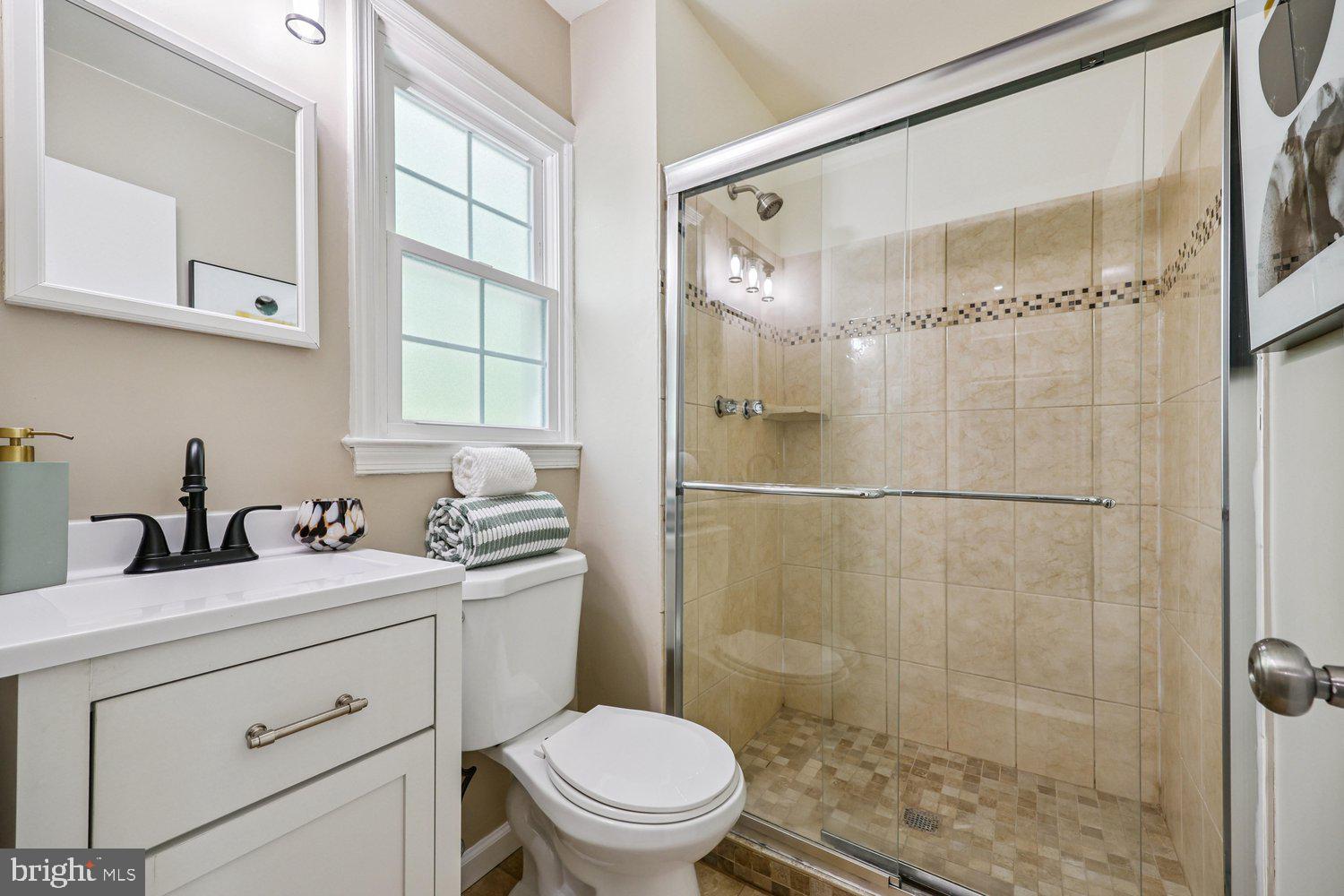 1604 Winding Waye Lane Silver Spring, MD 20902 - Photo 45 of 80 Hall Bath