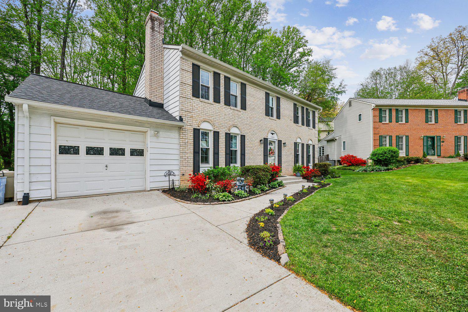 1604 Winding Waye Lane Silver Spring, MD 20902 - Photo 6 of 80 Driveway