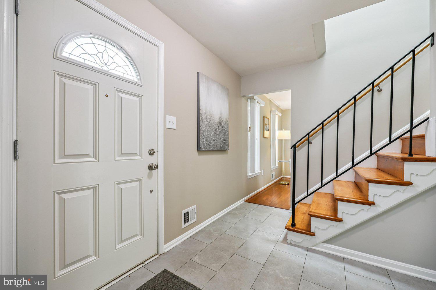 1604 Winding Waye Lane Silver Spring, MD 20902 - Photo 7 of 80 Entry