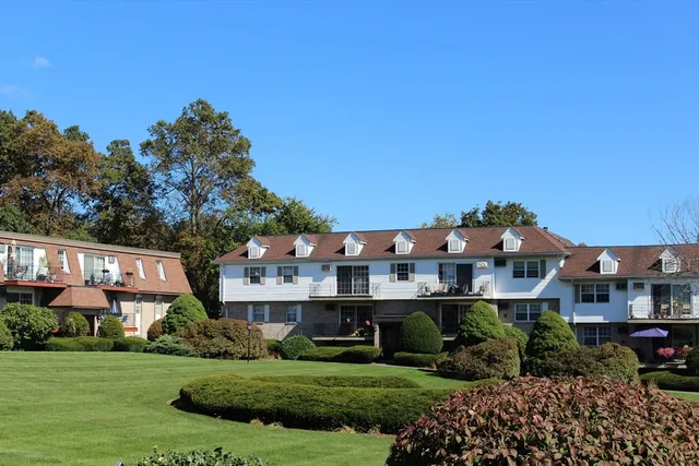 $329,900 | 20 Williamsburg Court, Unit 21, Shrewsbury, MA 01545