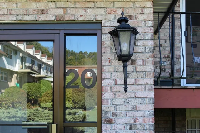 $329,900 | 20 Williamsburg Court, Unit 21, Shrewsbury, MA 01545