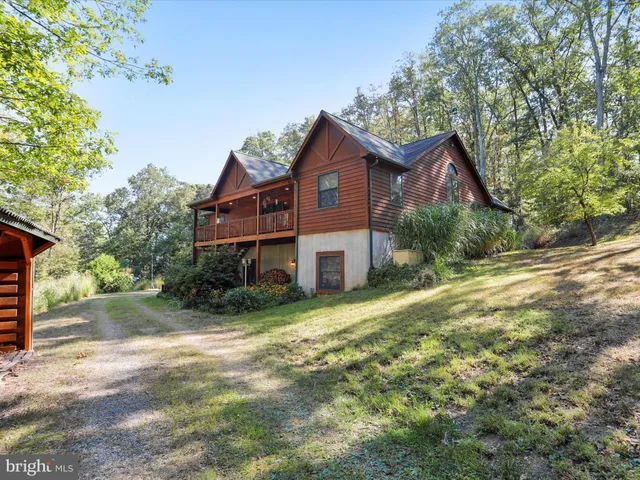 a view of a back yard of the house