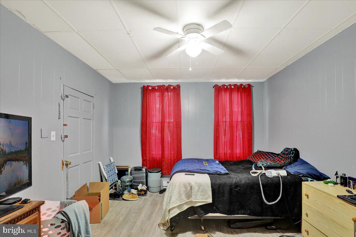 746 Maple Street Lebanon, PA 17046 - Photo 11 of 21 a room with furniture and musical instruments