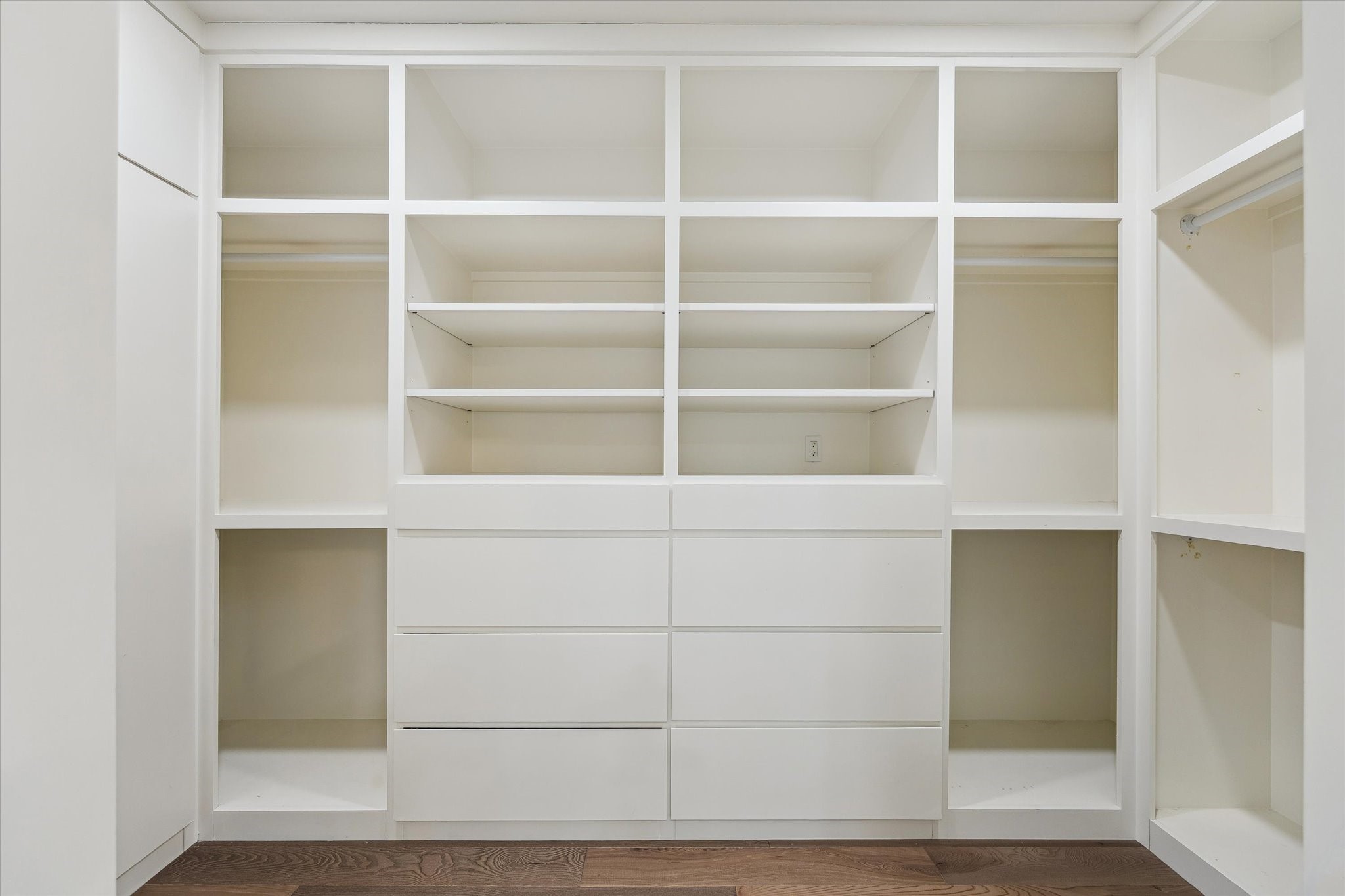 6348 Vanderbilt Street West University Place, TX 77005 - Photo 13 of 30 Primary walk in closet