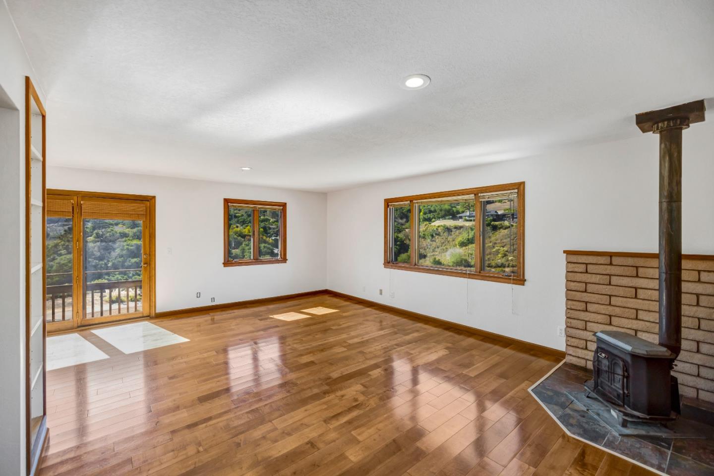 274 Corral De Tierra Road Salinas, CA 93908 - Photo 26 of 46 a view of an empty room with glass door