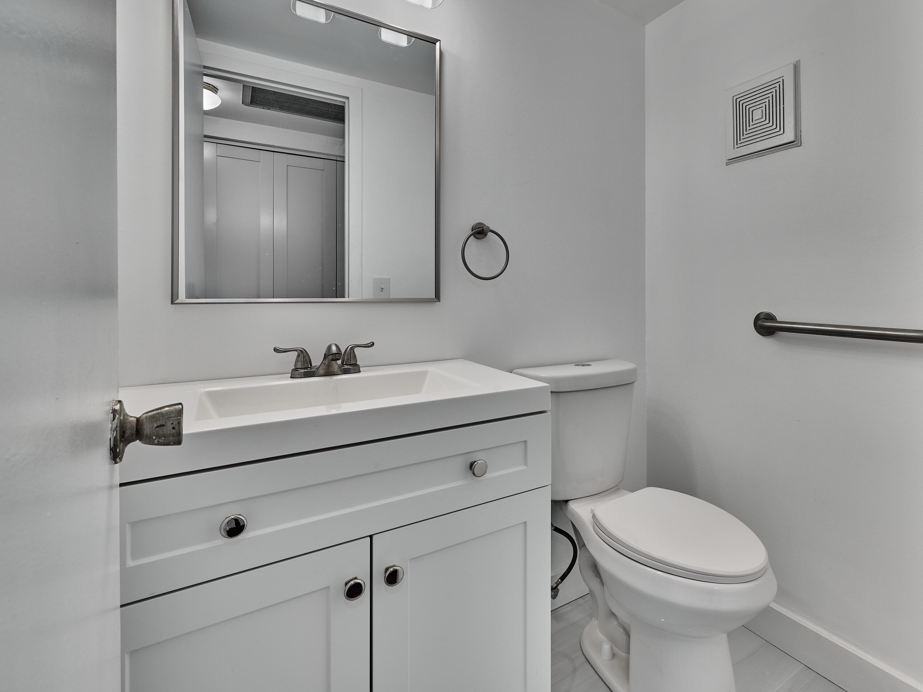 325 Mansfield Drive, Unit 325H Boca Raton, FL 33434 - Photo 7 of 17 Bathroom