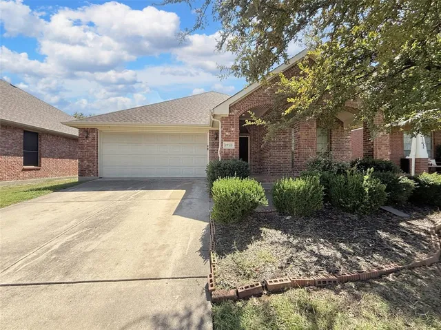 $2,125 | 1713 Lake Way Drive, Little Elm, TX 75068