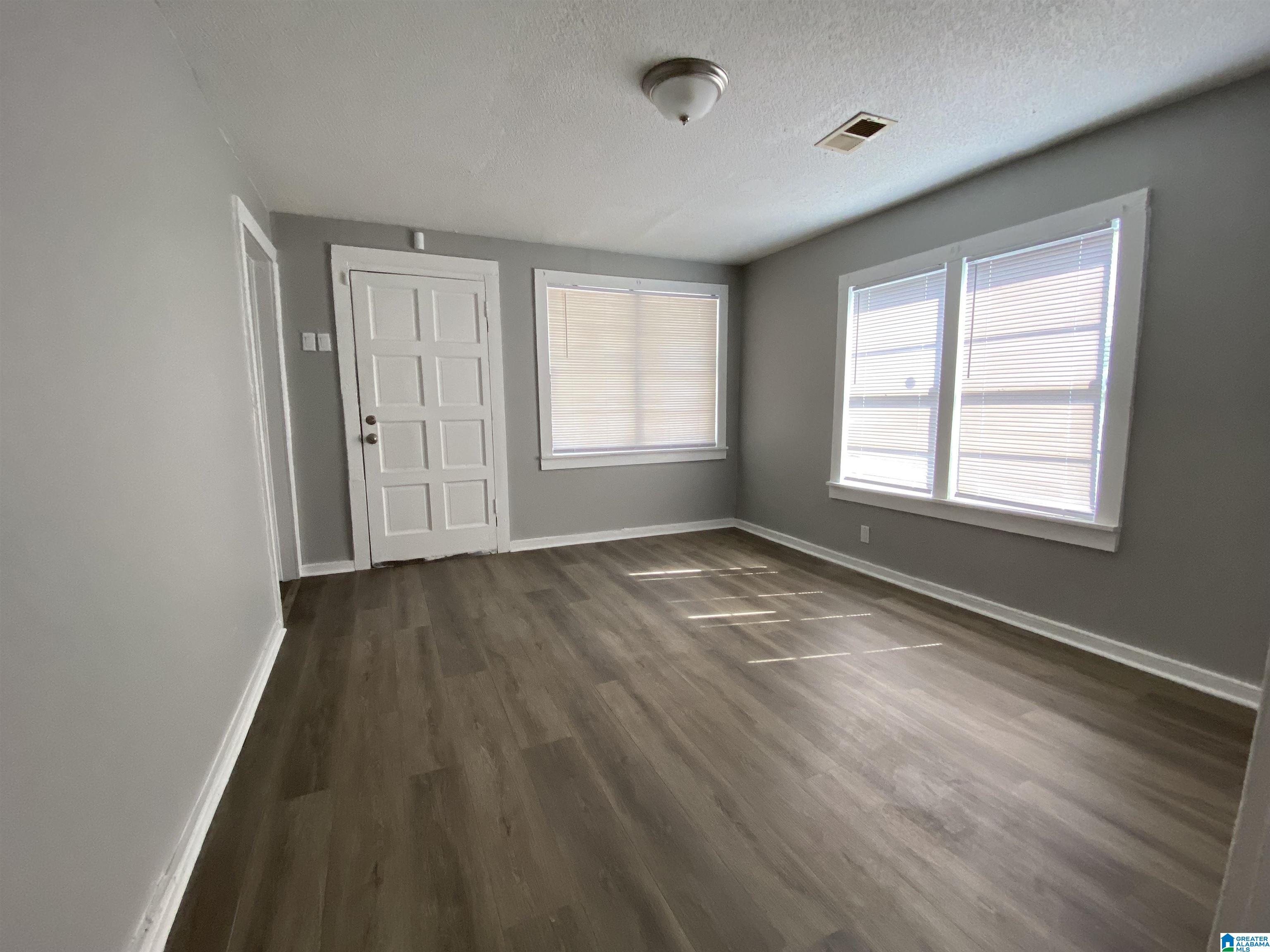 1316 Court R Birmingham, AL 35218 - Photo 4 of 17