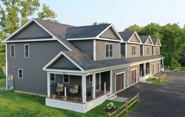 $539,900 | 925 Falls Road, Unit 2, Shelburne, VT 05482