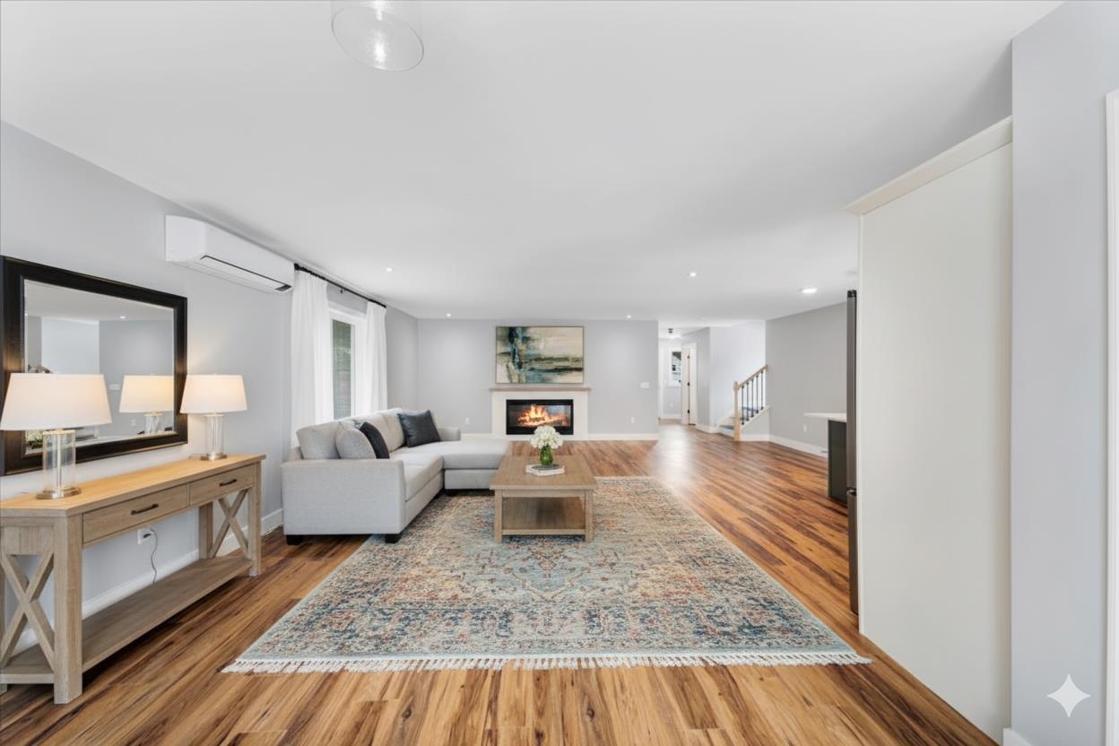 925 Falls Road, Unit 2 Shelburne, VT 05482 - Photo 3 of 58