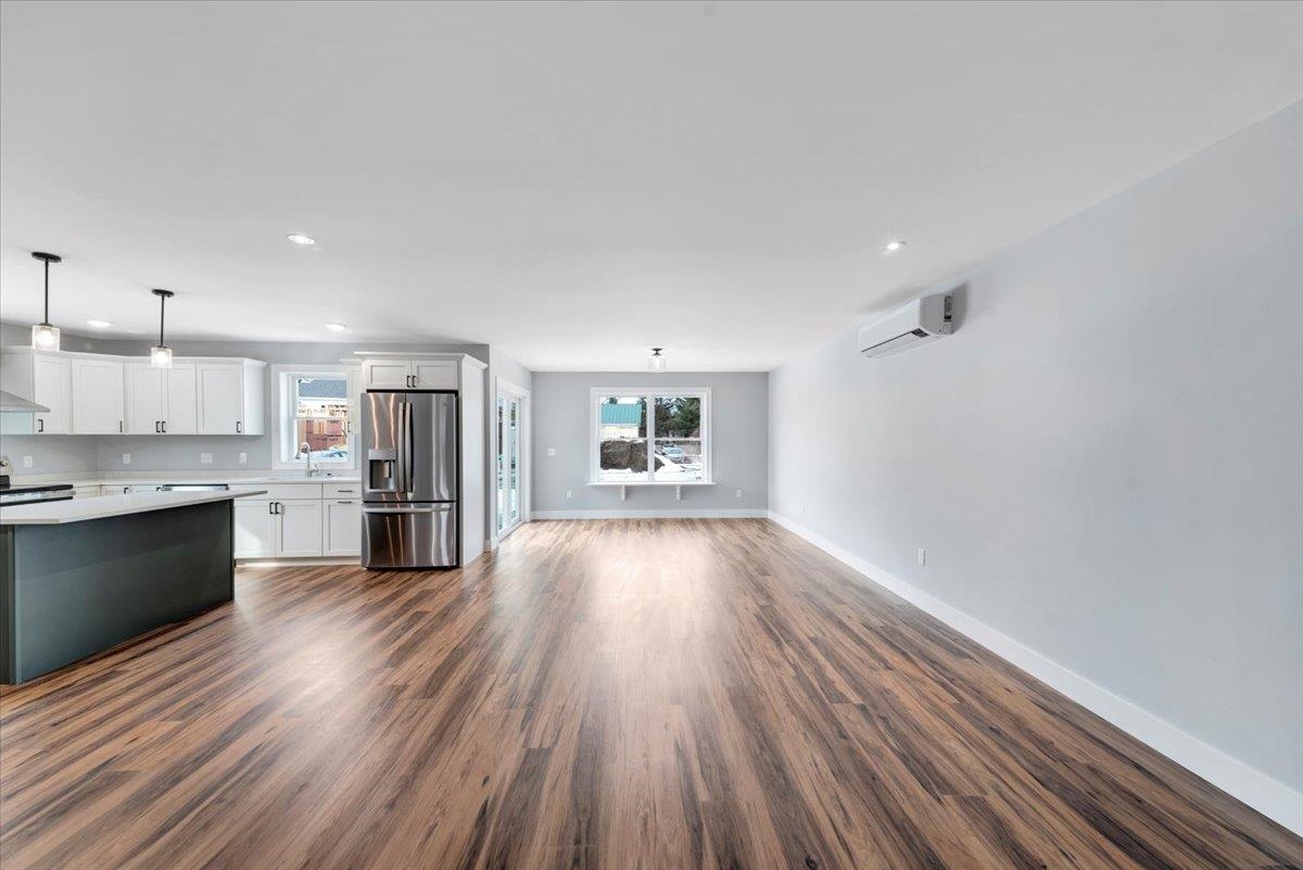 925 Falls Road, Unit 2 Shelburne, VT 05482 - Photo 9 of 58