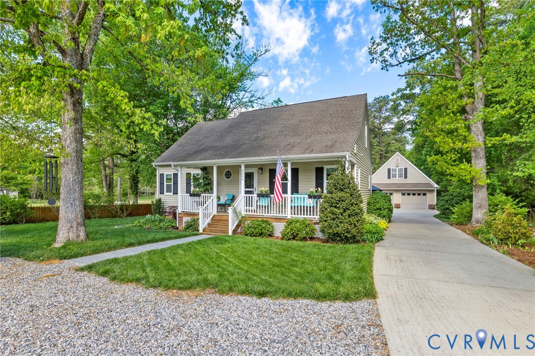 9006 Shawonodasee Road Chesterfield, VA 23832 - Photo 3 of 34
