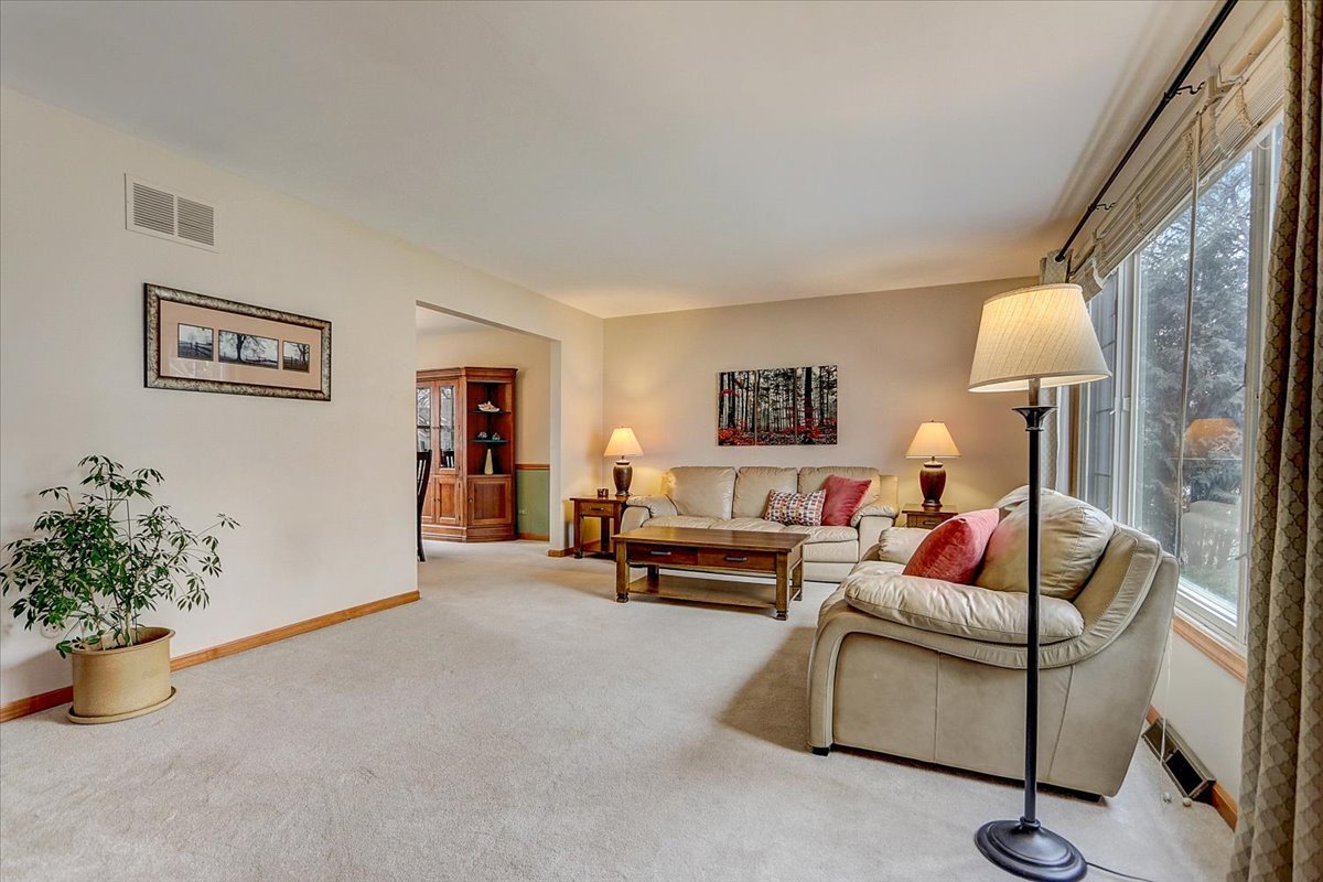 827 Manchester Street Naperville, IL 60563 - Photo 13 of 48 a living room with furniture and flowers
