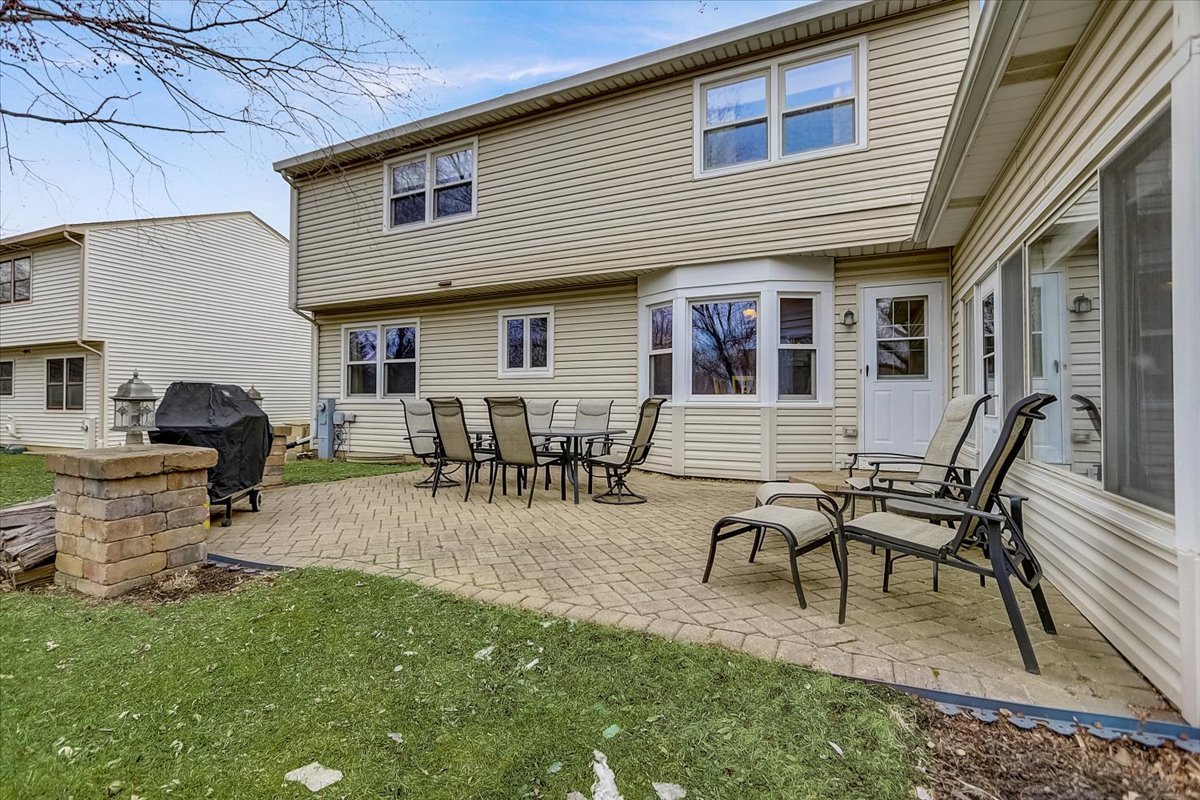 827 Manchester Street Naperville, IL 60563 - Photo 43 of 48 a house view with a seating space