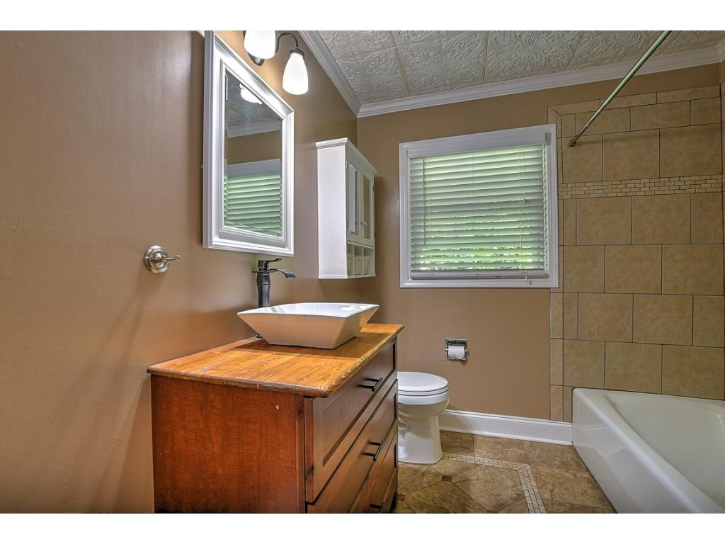1041 Amersham Road Kingsport, TN 37660 - Photo 14 of 33 Photo 14