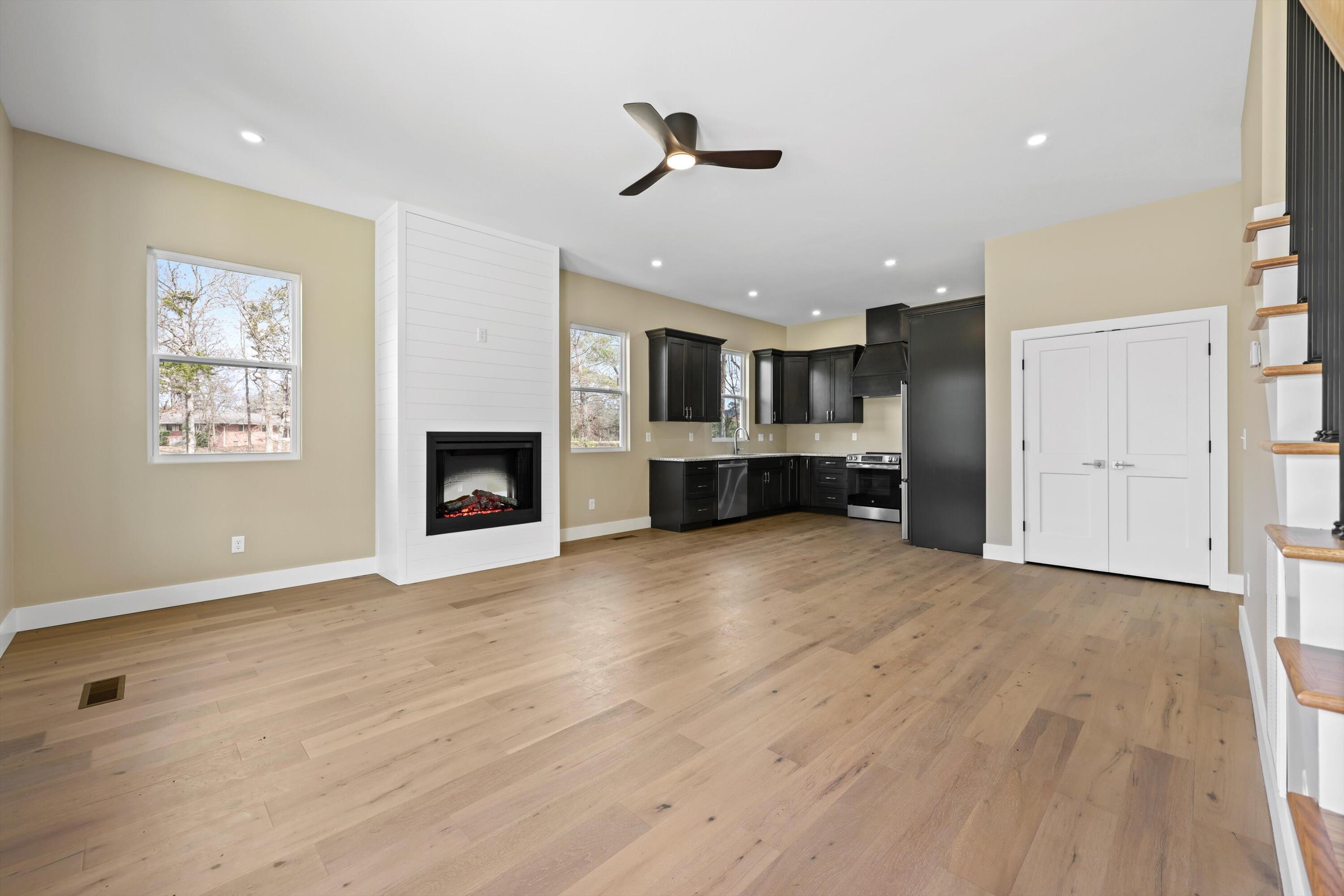 8214 Hixson Pike Hixson, TN 37343 - Photo 11 of 47 20-090A3027