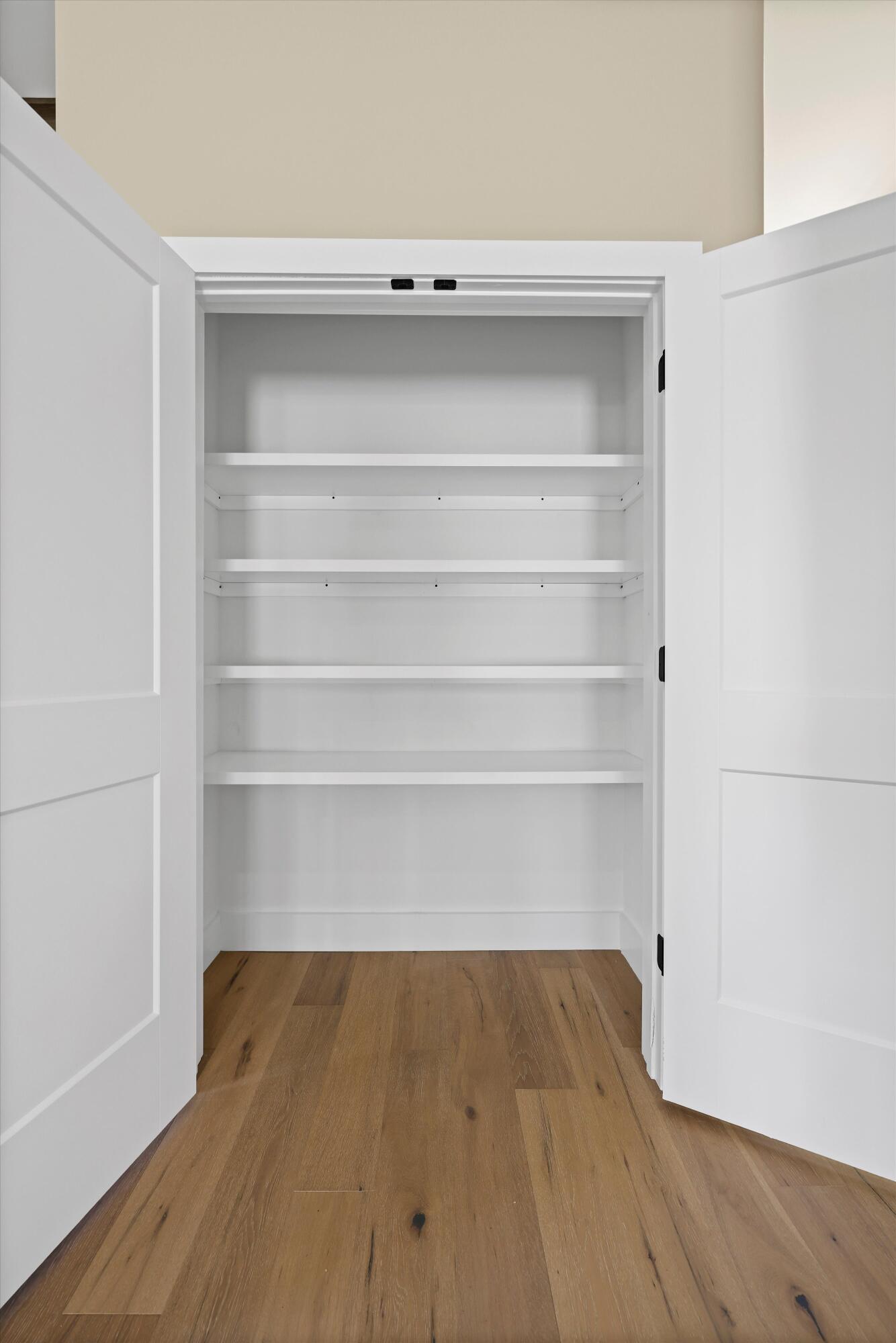 8214 Hixson Pike Hixson, TN 37343 - Photo 13 of 47 22-090A3036