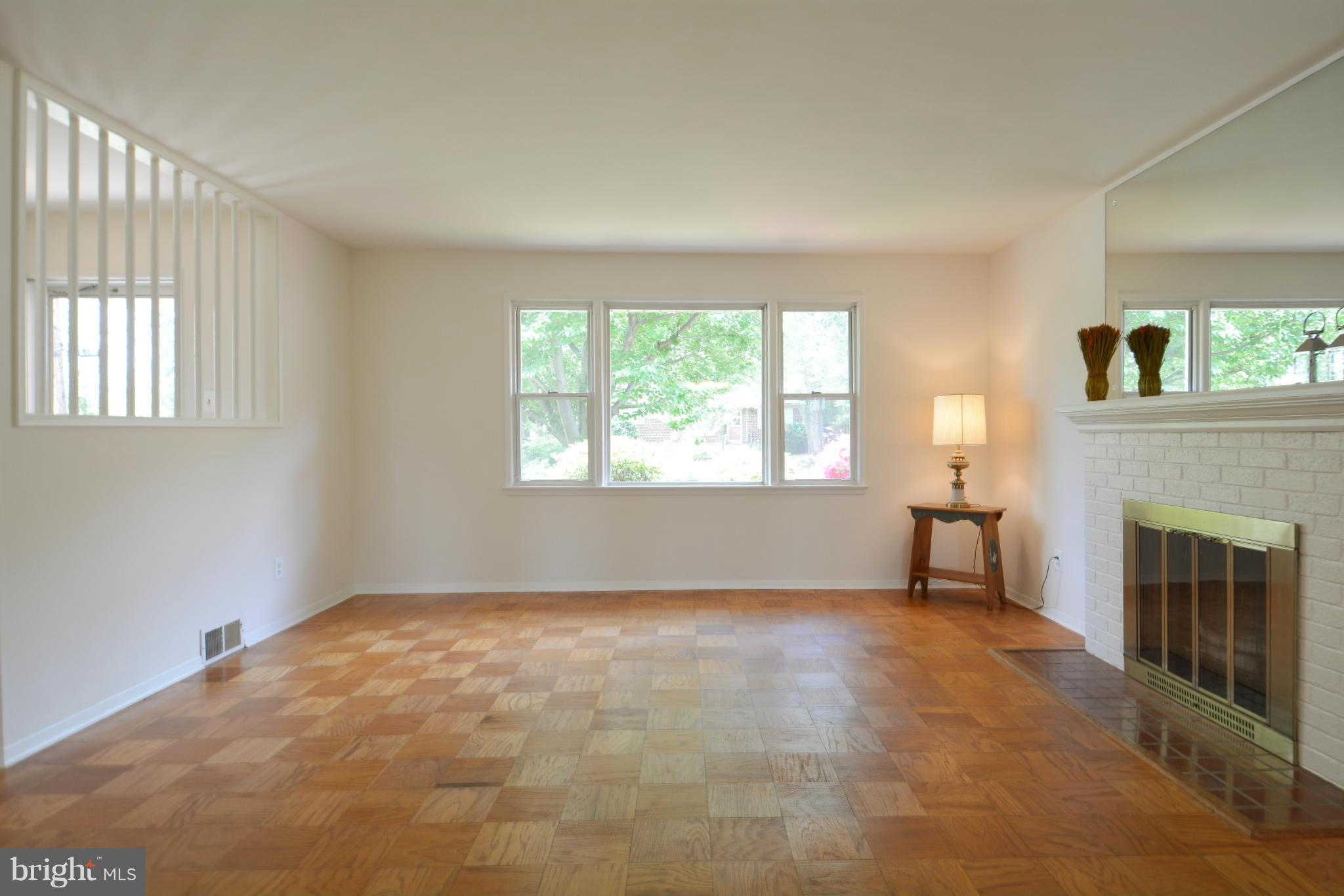 7407 Bath Street Springfield, VA 22150 - Photo 3 of 24 Living Room