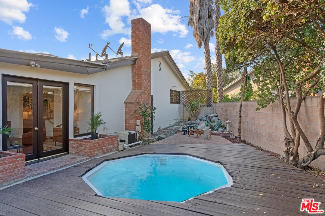 20650 Stagg Street Winnetka, CA 91306 - Photo 42 of 42 a view of outdoor kitchen with seating space