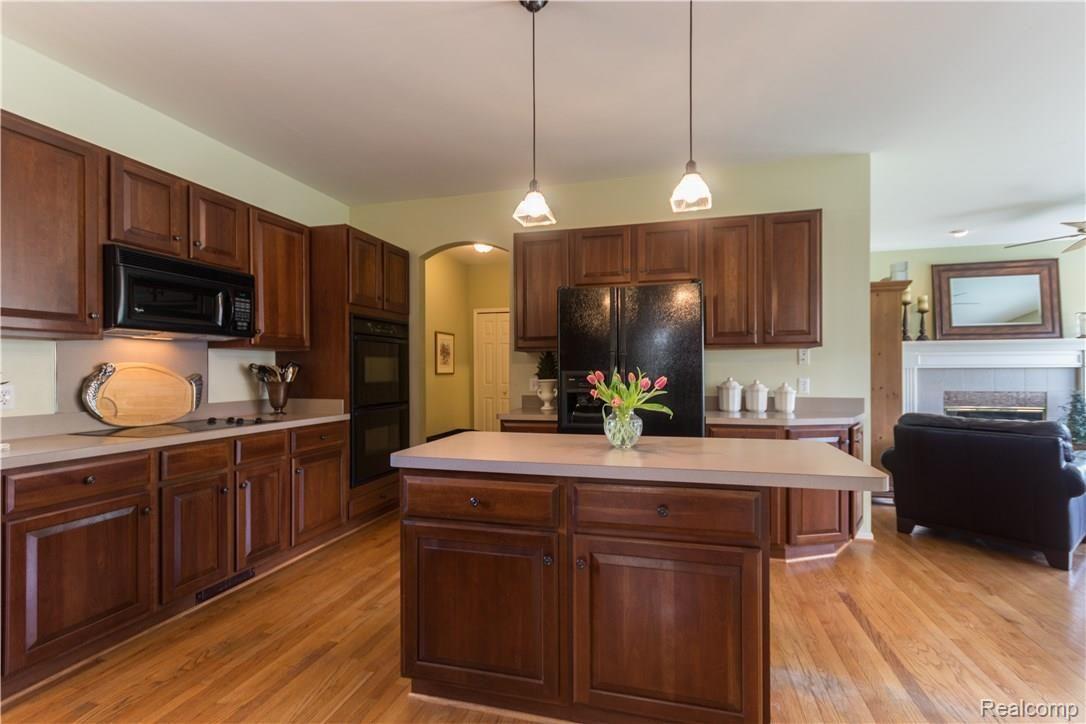 1261 Putnam-22.jpg