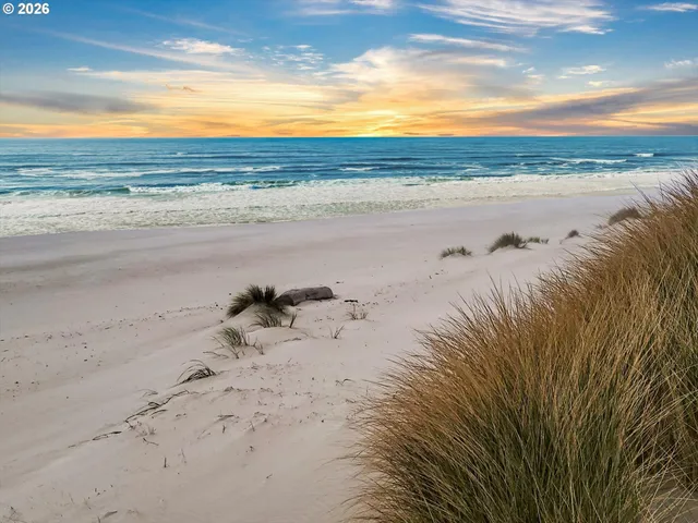 $659,000 | 955 Southeast River View Lane, Waldport, OR 97394