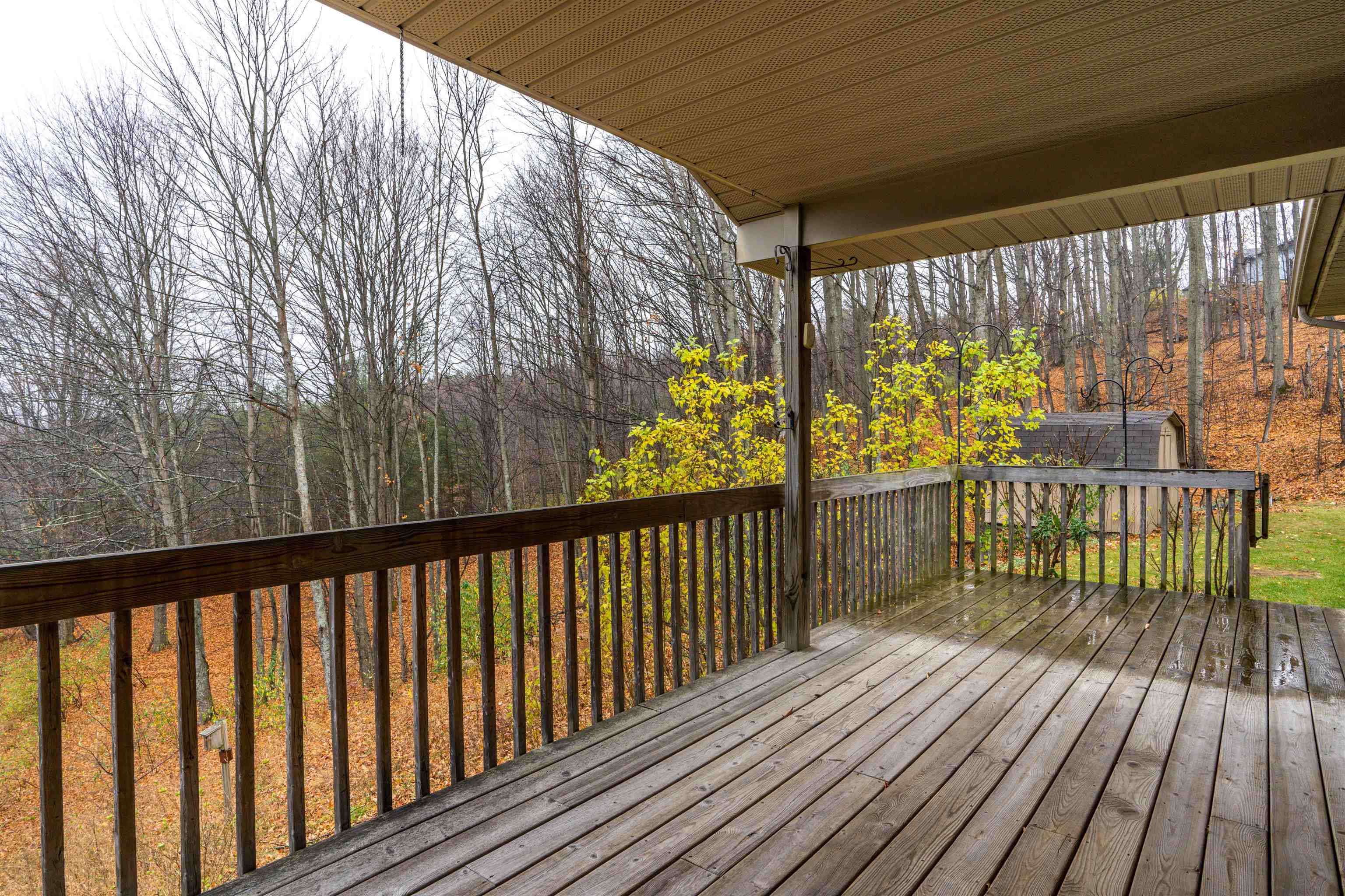 8850 East Bahle Road Suttons Bay, MI 49682 - Photo 20 of 33 1906606-19.JPG