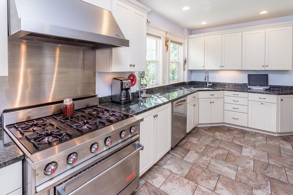 27 River Road Hanover, MA 02339 - Photo 7 of 30