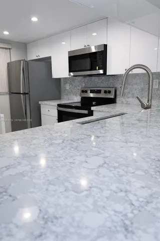 $2,500 | 10255 Northwest 9th St Circle, Unit 2057, Miami, FL 33172