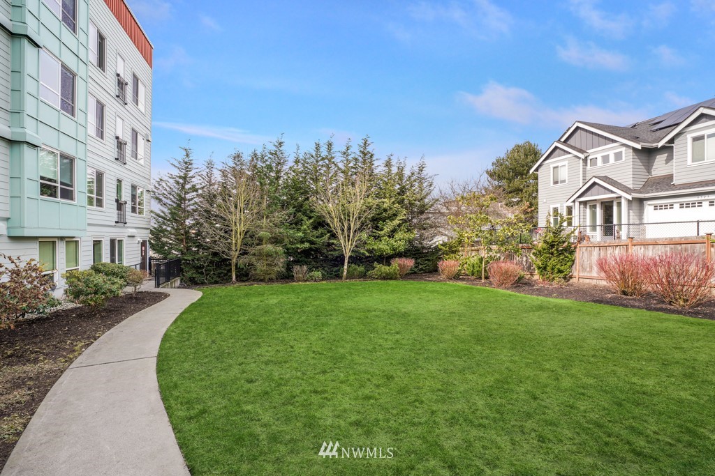 424 North 85th Street, Unit 409 Seattle, WA 98103 - Photo 22 of 25