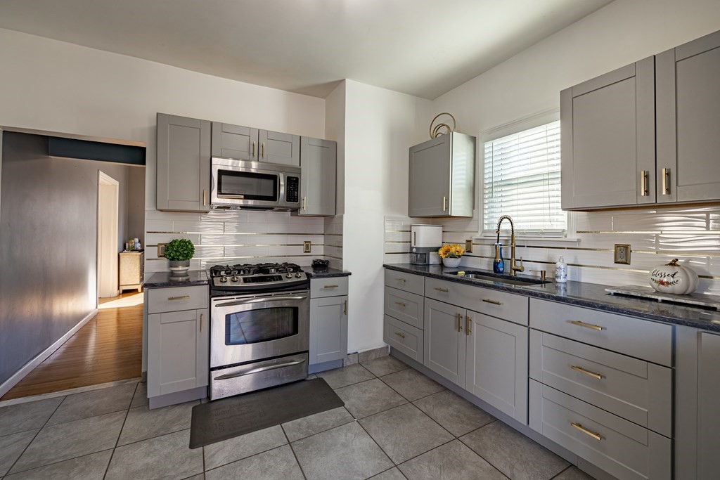 68 Grand Street Springfield, MA 01108 - Photo 7 of 36 Gallery Image 7