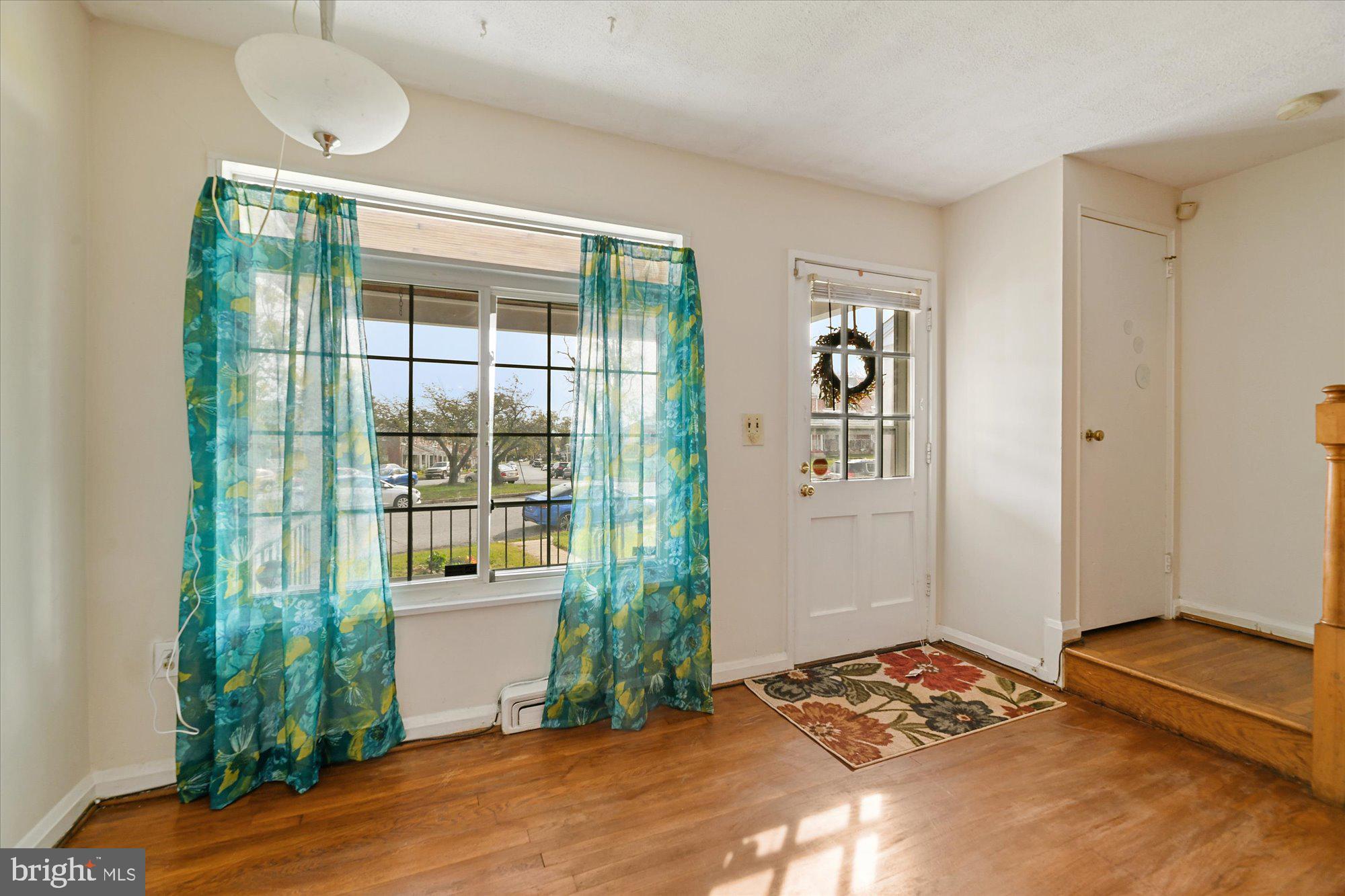 506 Queensgate Road Baltimore, MD 21229 - Photo 4 of 28